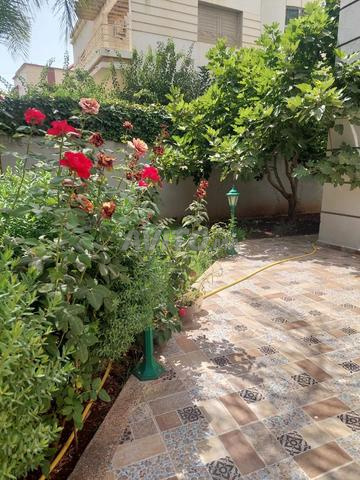 فيلا للبيع بمساحة 428م² مناسبة للسكن أو الاستثمار - 2