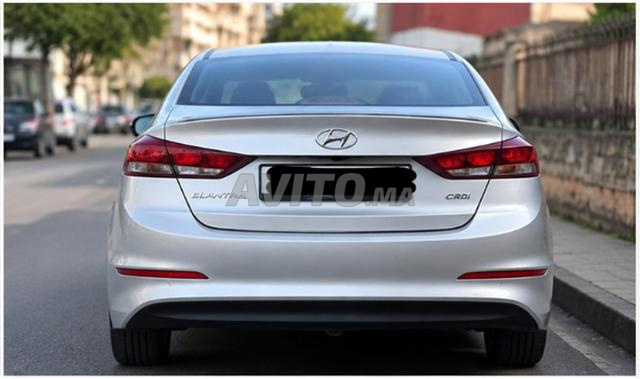 Hyundai Elantra Diesel Automatique 2018 à Tanger - 2