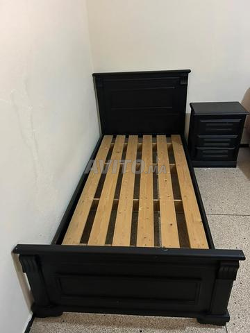 Cadre de lit en bois avec matelas et coiffeuse - 2