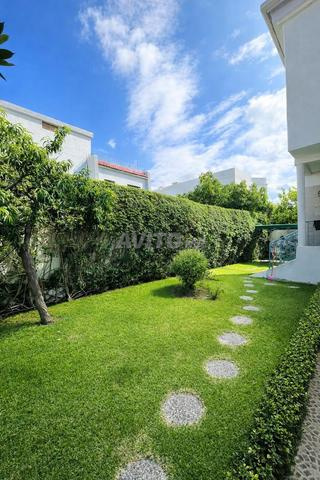 Villa de 600m² à Vendre à Kénitra Bir Rami Est - 2