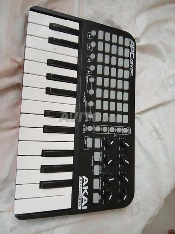 للبيع كيبورد ميدي Akai APC 25 Key