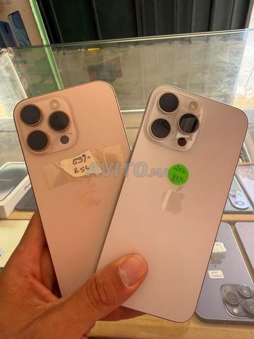 iPhone 15 Pro Max et iPhone 16 Pro Max