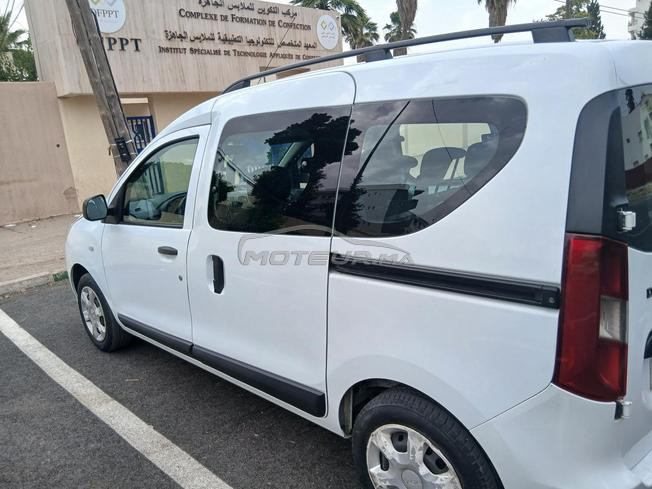 السيارة في حالة جد جيدة و التمن قابل للنقاش 