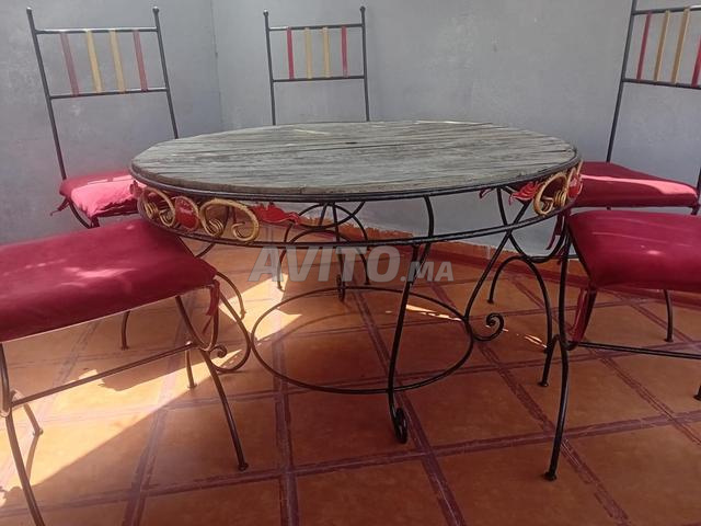 Table avec 5 chaises - 2