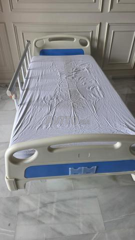 Lit médicalisé électrique