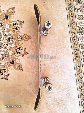 لوح تزلج احترافي بحالة ممتازة للبيع - 2