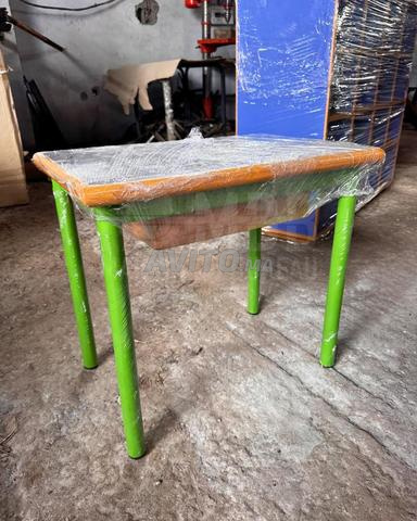 Table et une chaise de classe - 2