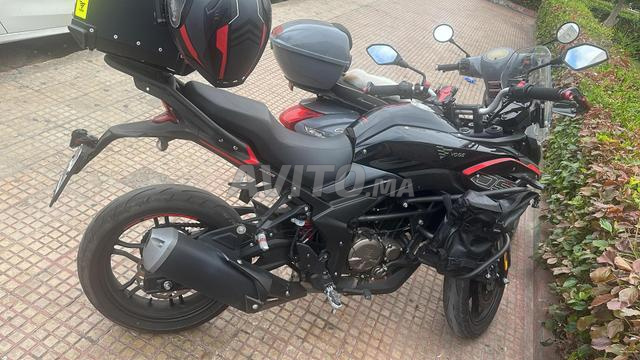 Voge DS 300 avec top case et sac latéraux