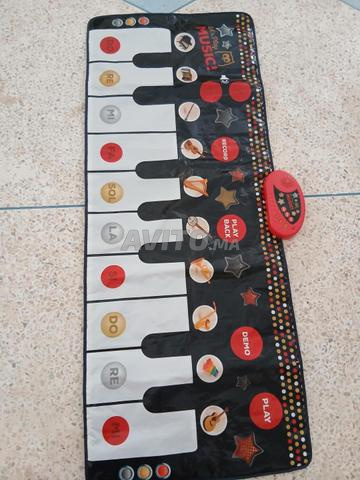Jeu de piano au sol - 2
