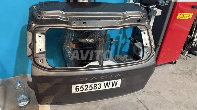 Hayon arrière d'origine Dacia Duster couleur grise - 2