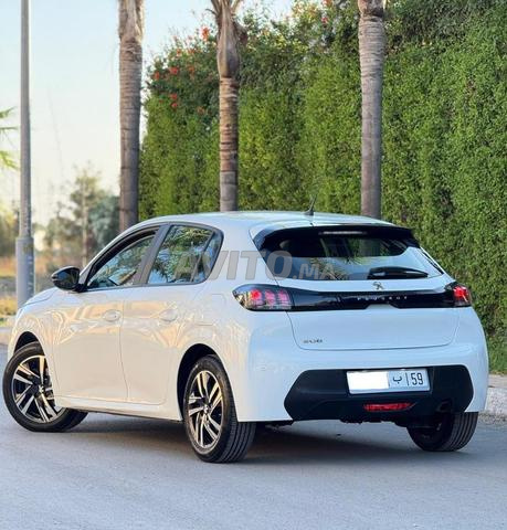 Peugeot 208 modèle 2023 toutes options - 2
