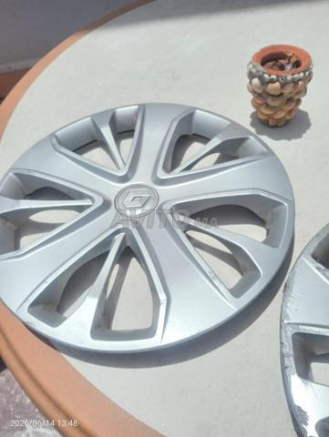 3 enjoliveurs et 4 tapis originaux Clio 4