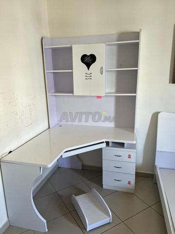 Lit avec coiffeuse et bureau - 2