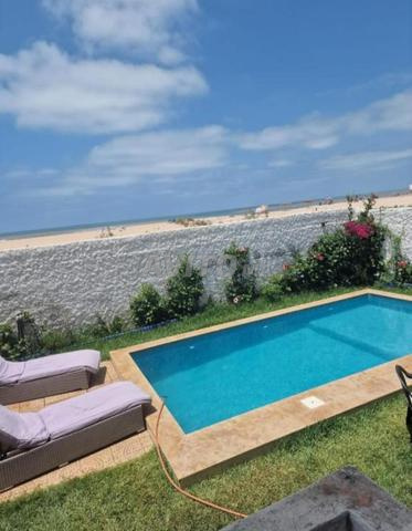 Villa pied sur mer piscine privée