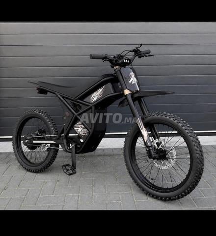 Vélo électrique neuf encore dans sa boîte et non ouvert.