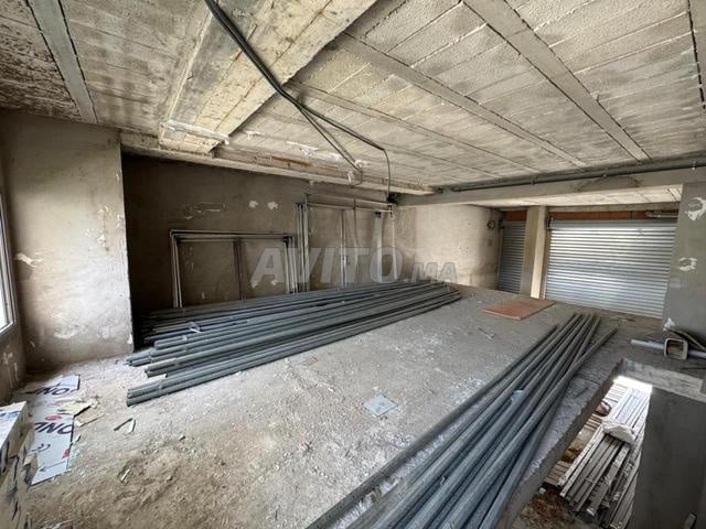 Petit Local Commercial avec Mezzanine à Branes 2
