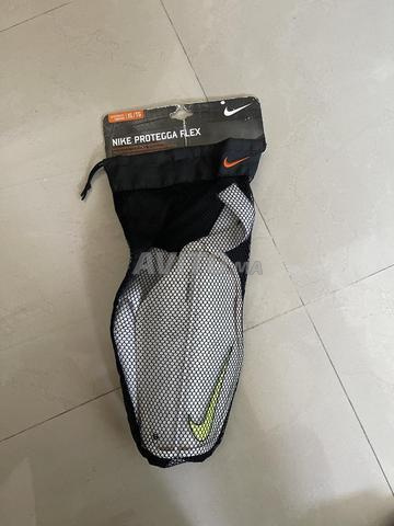 واقيات قصبة رياضية نايكي مقاس XL - 2