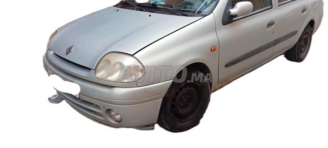 Renault Clio Essence Manuelle 2001 à Guelmim - 2