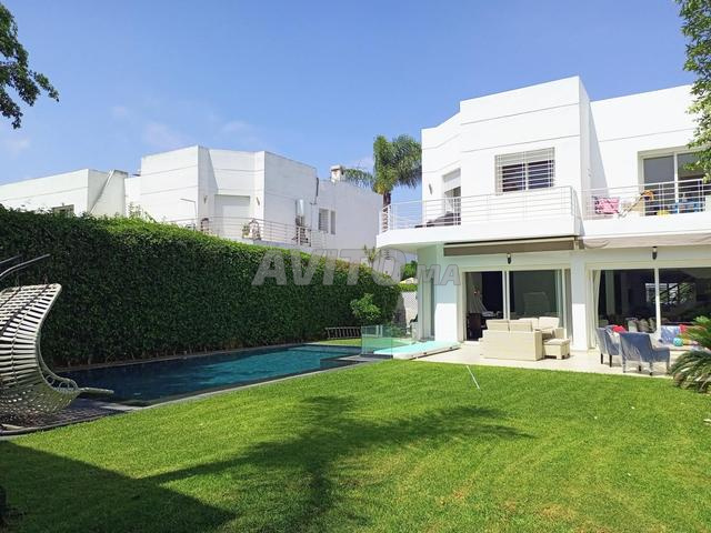 Location Villa 6 pièces de 380 m2 à Casablanca