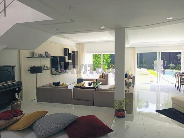 Location Villa 6 pièces de 380 m2 à Casablanca