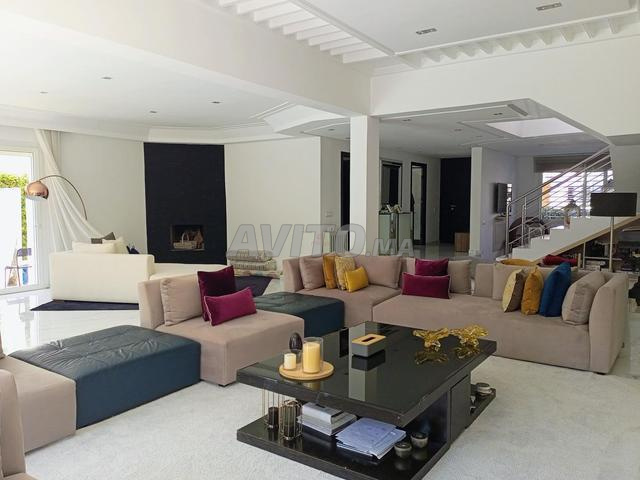 Location Villa 6 pièces de 380 m2 à Casablanca