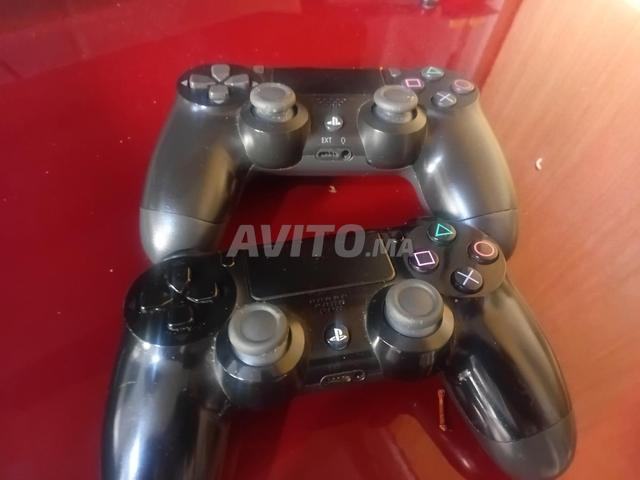 Ps4 Pro avec deux manettes - 2