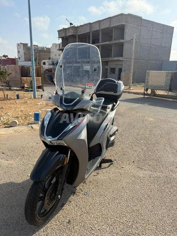 Honda sh 350 Kilométrage 28k Pneu arrière encore neuf