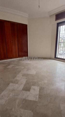 Bel appartement vide à Abdelmoumen