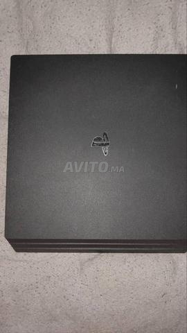 PS4 PRO 500GB - très bon état - manette - 2