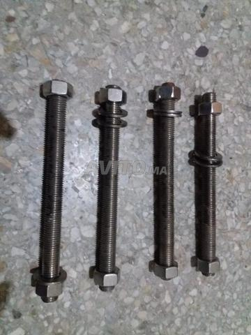 Boulons avec écrou en inox neuf