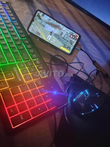 Clavier, souris, hub téléphonique et ordinateur 😍💗