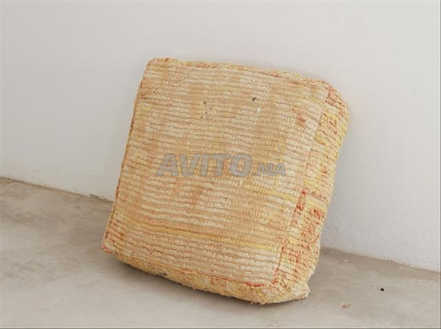 Pouf traditionnel carré beige confortable - 2