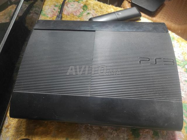 PS3 propre avec manette et de beaux jeux - 2
