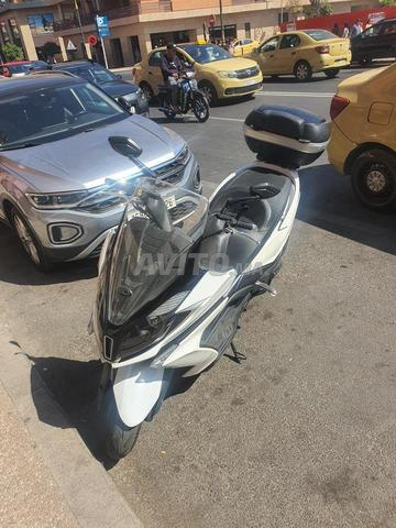 A vendre scooter Kimco 350 downtown - 2