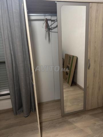 Placard trois portes et miroir dessus