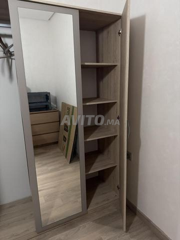 Placard trois portes et miroir dessus