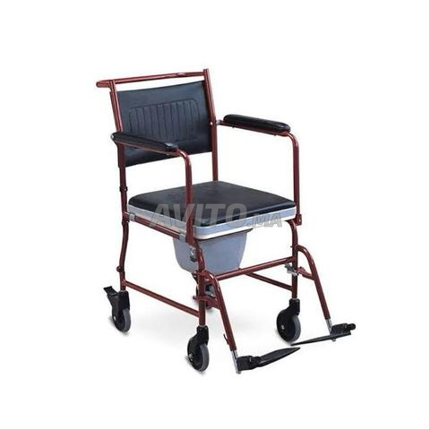 Fauteuil roulant avec toilette - 2