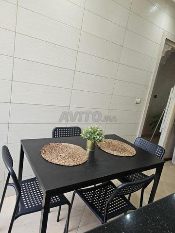 Table à manger avec 4 chaises - 2