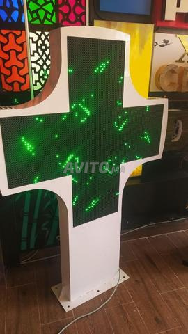 Croix de pharmacie LED professionnelle - 2