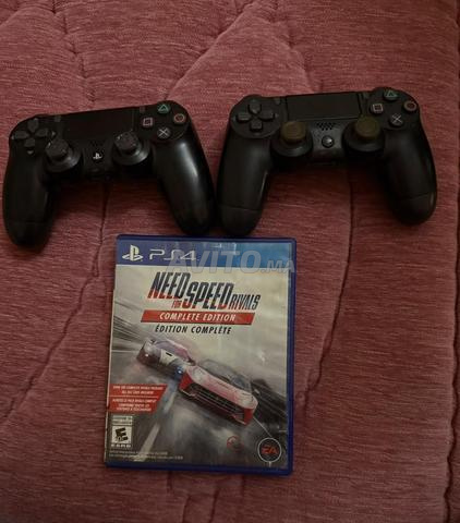 PS4 avec 2 manettes et Need for Speed - 2