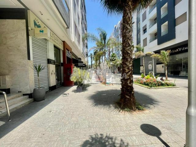 Local commercial 77m² terrasse MZ-371412