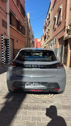 Peugeot 208 Modèle 2024, Voiture très propre faible kilométrage - 2