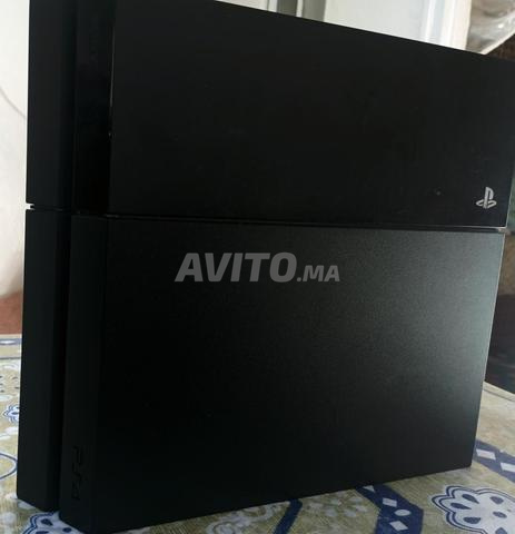 PS4 Fat flashée avec un ensemble de jeux. Pour ceux qui veulent jouer, contactez-moi.