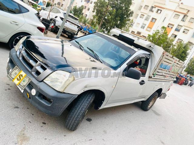 Isuzu 180 modèle 2004 - 2