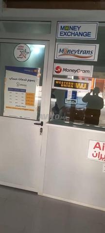 واجهة زجاجية، فترينة (Vitrine) للمحل