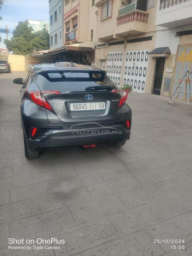 belle voiture Toyota CHR hybride automatique 