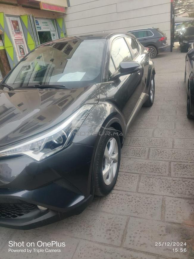 belle voiture Toyota CHR hybride automatique 