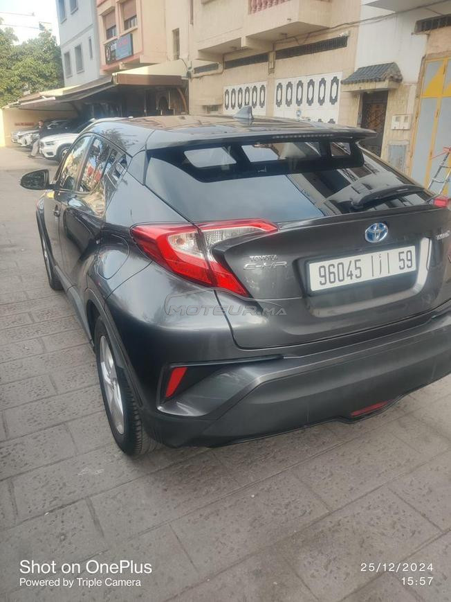 belle voiture Toyota CHR hybride automatique 