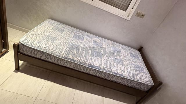 Lit simple et matelas - 2