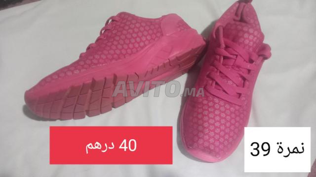 أحذية رياضية مستعملة لكنها لا تزال نظيفة - 2